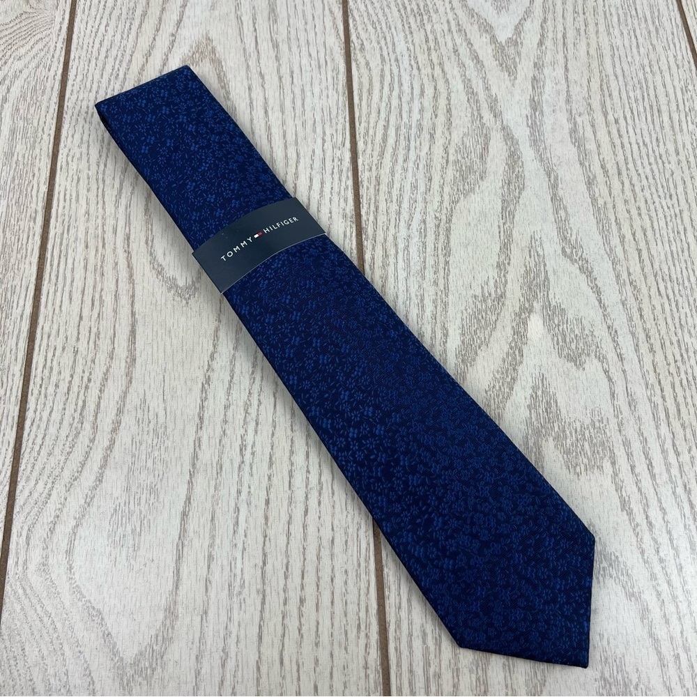548 - Tommy Hilfiger Tie Blue Floral Pattern 400 TL21100141 Silk Blend $69.50
